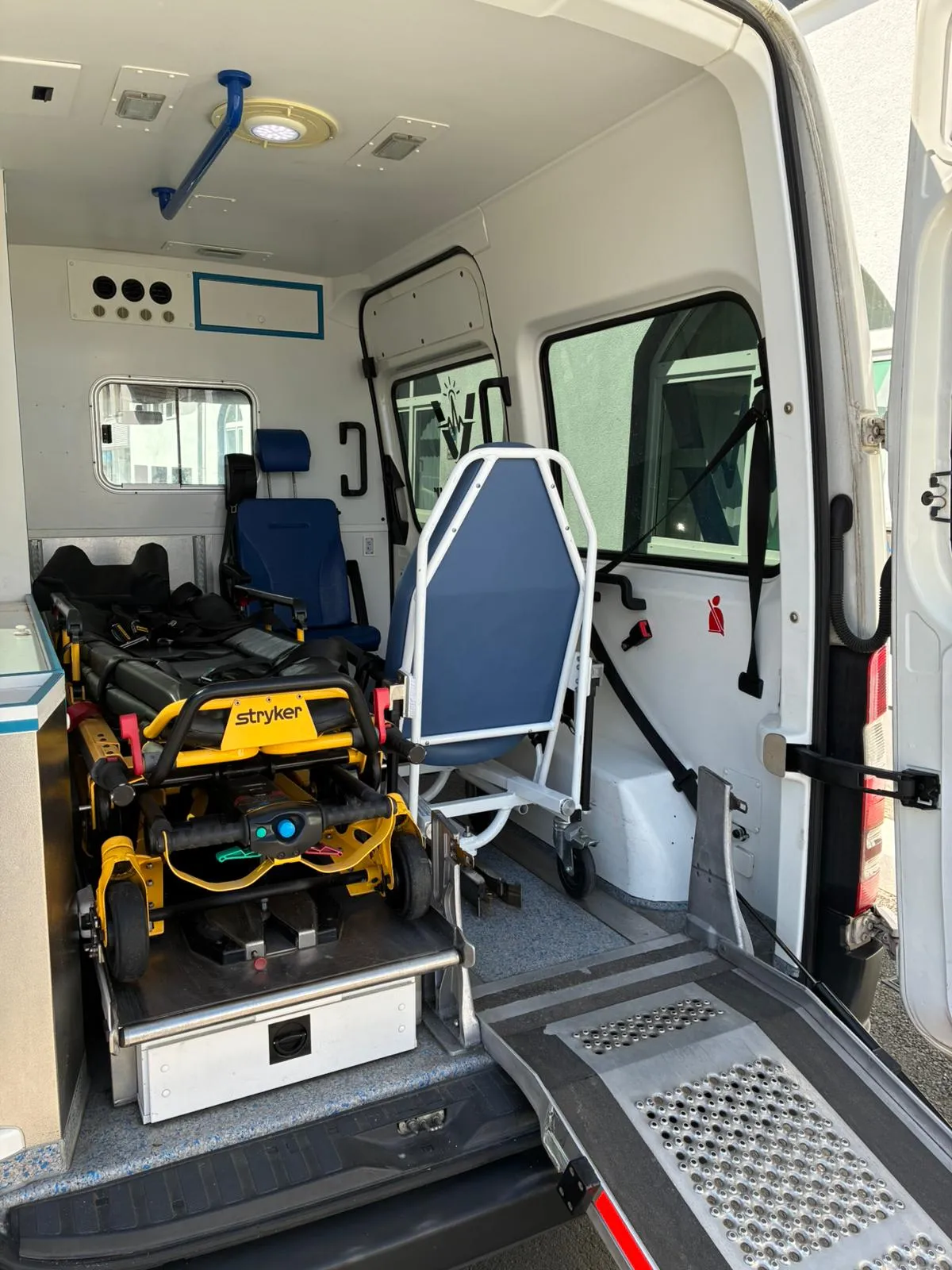 Krankenfahrdienst Fahrzeug